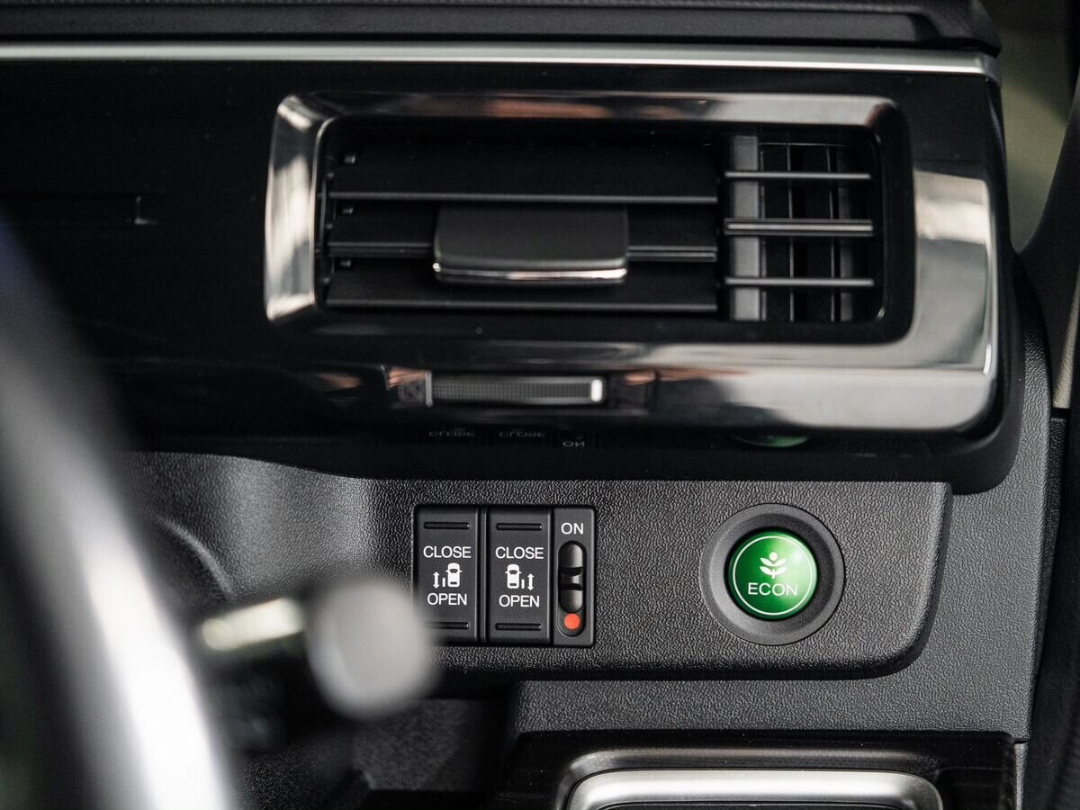 Honda Stepwgn 2015 - фото автомобиля