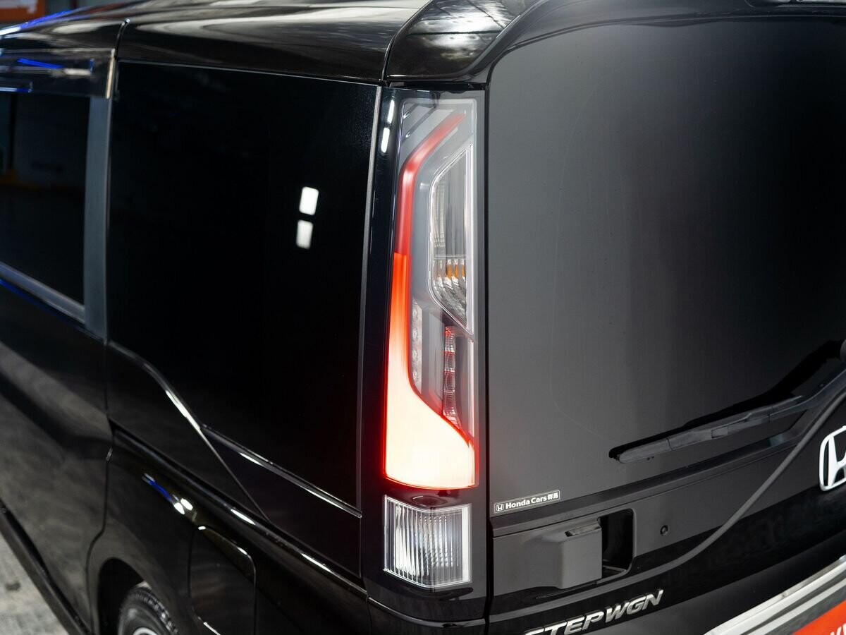 Honda Stepwgn 2015 - фото автомобиля