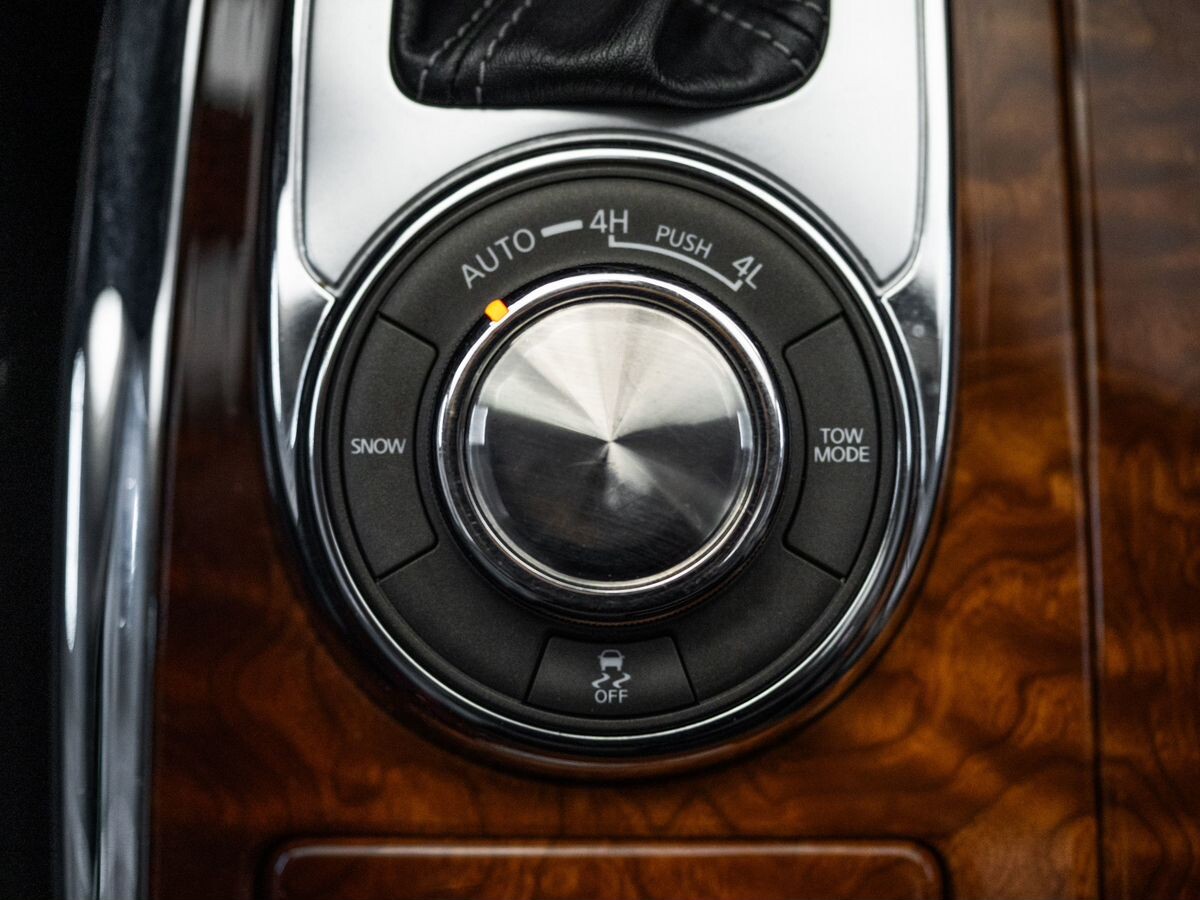 Infiniti QX80 2015 - фото автомобиля