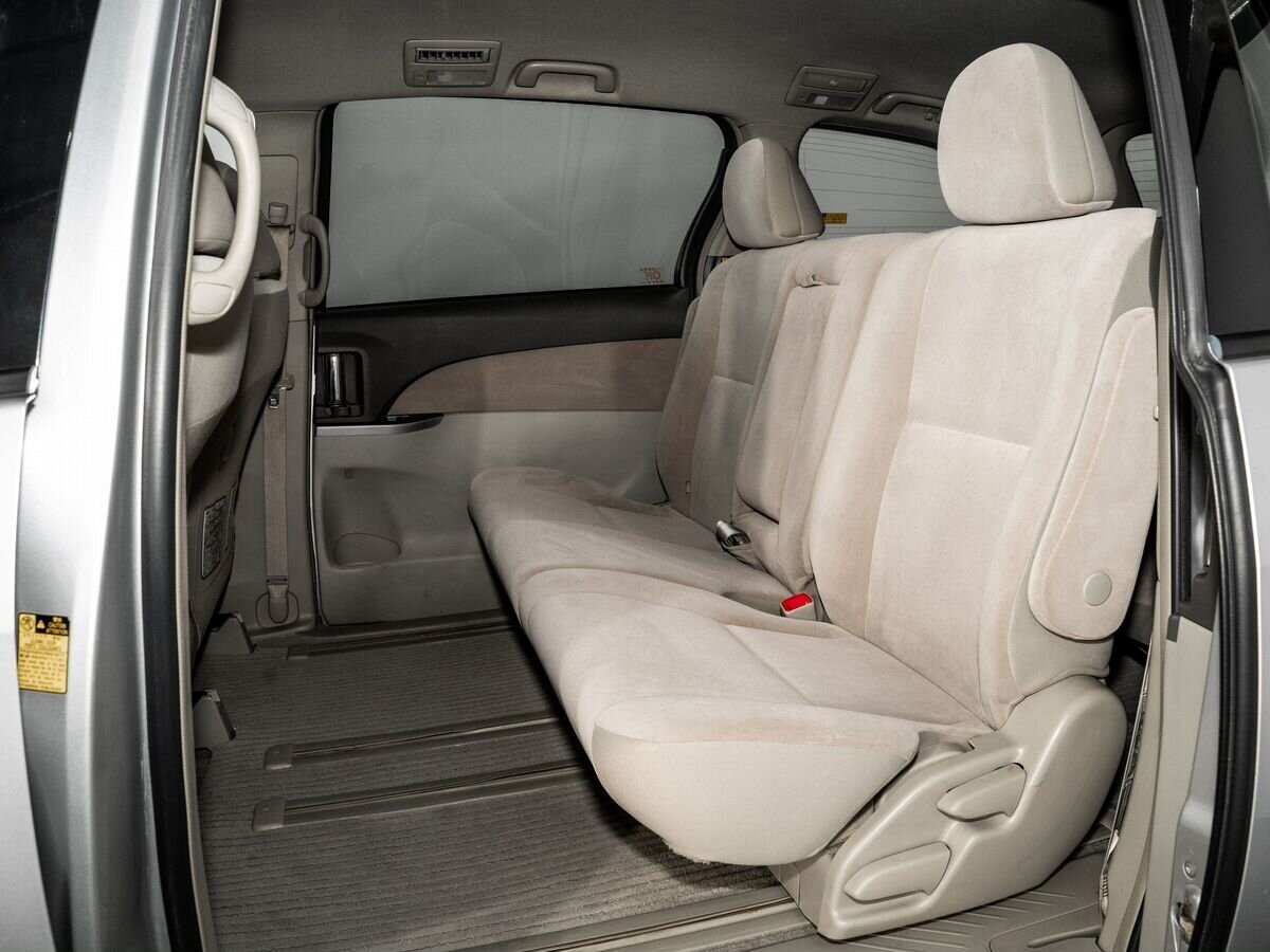Toyota Estima 2008 - фото автомобиля