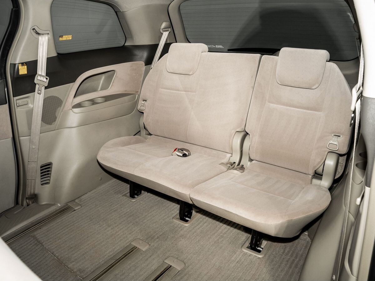 Toyota Estima 2008 - фото автомобиля