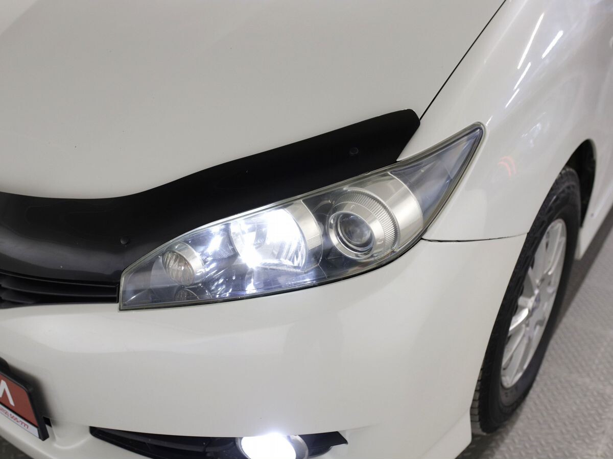 Toyota Wish 2011 - фото автомобиля