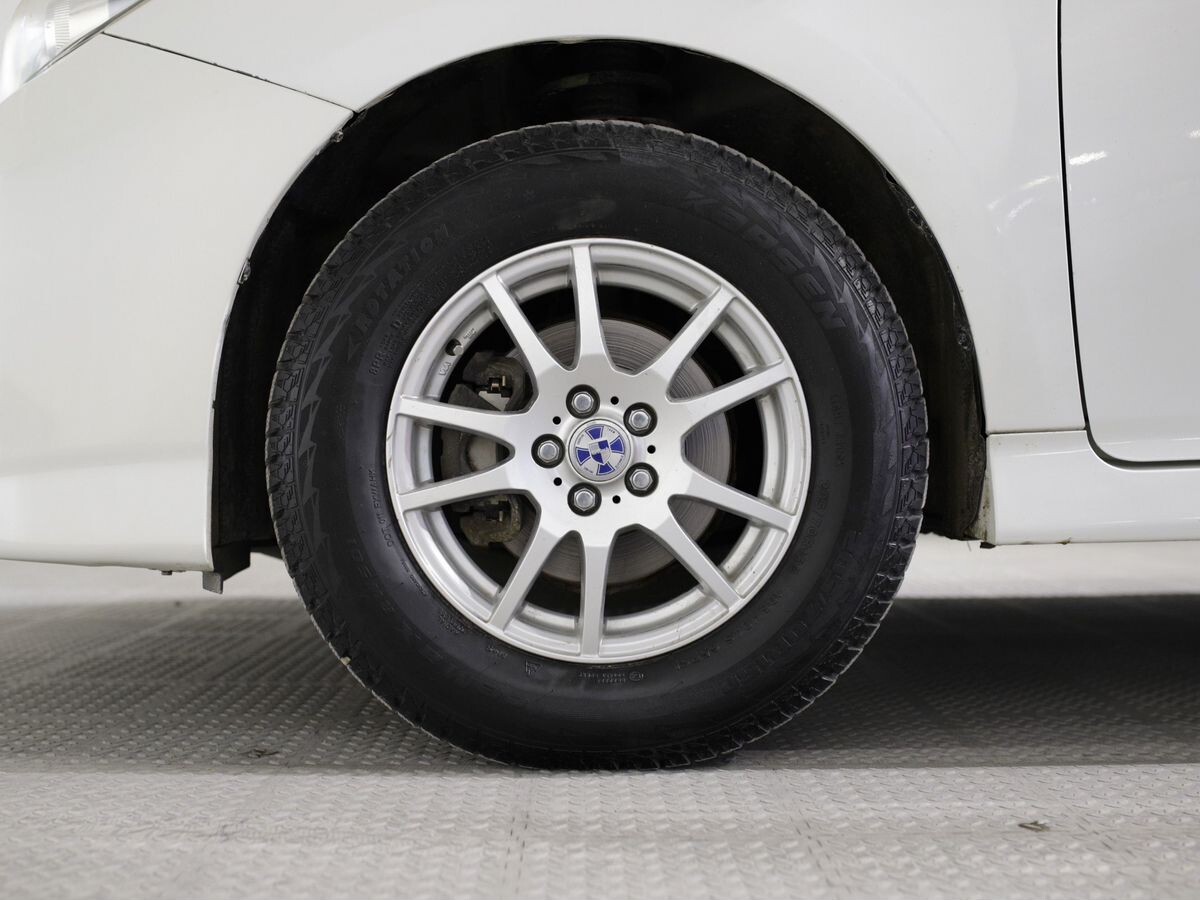 Toyota Wish 2011 - фото автомобиля