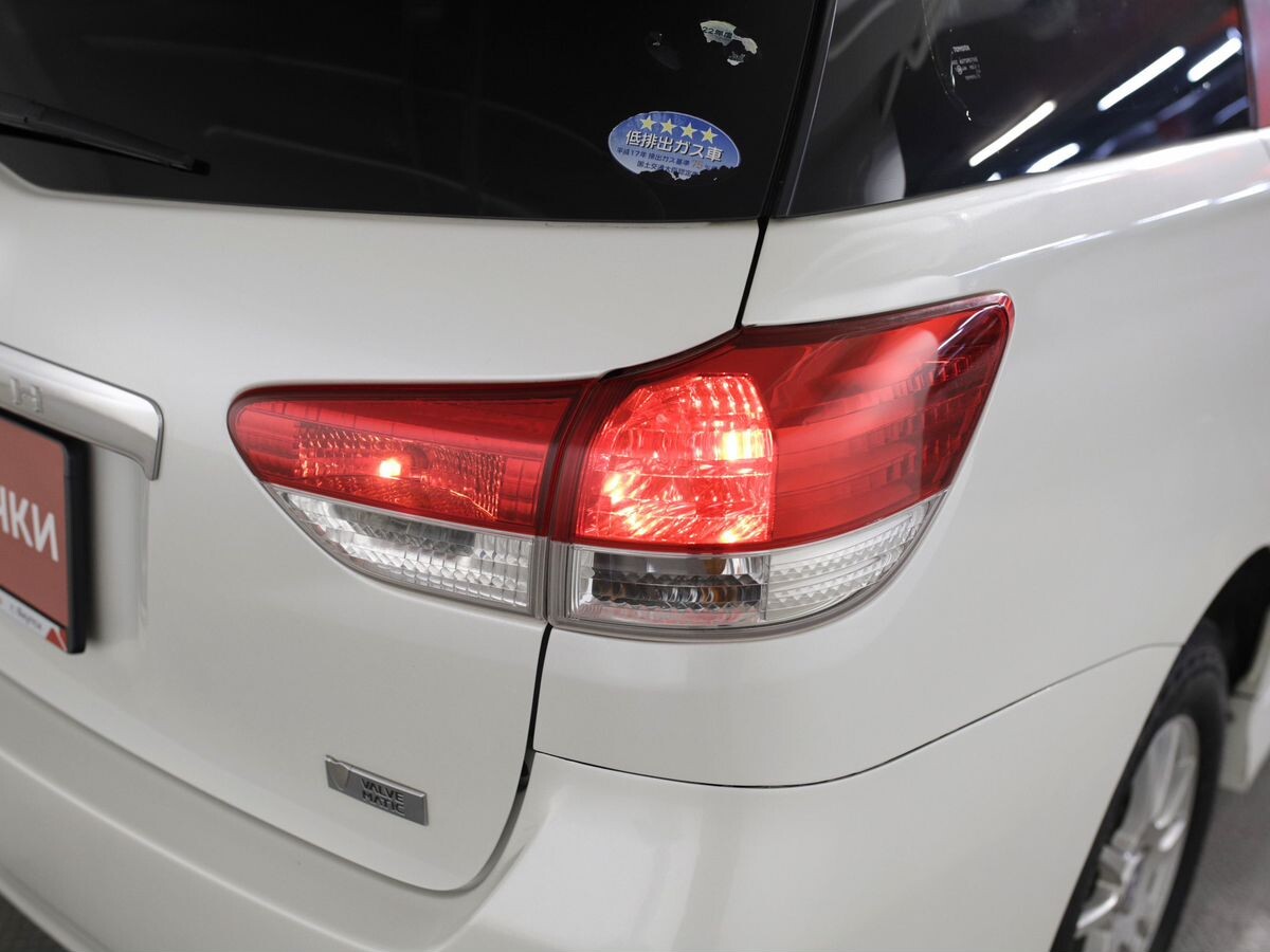 Toyota Wish 2011 - фото автомобиля