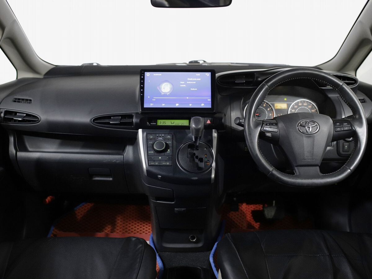 Toyota Wish 2011 - фото автомобиля