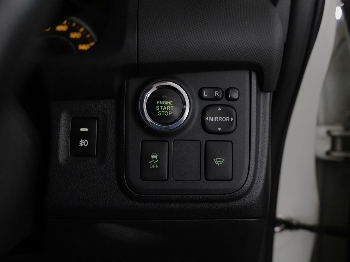 Toyota Wish 2011 - фото автомобиля