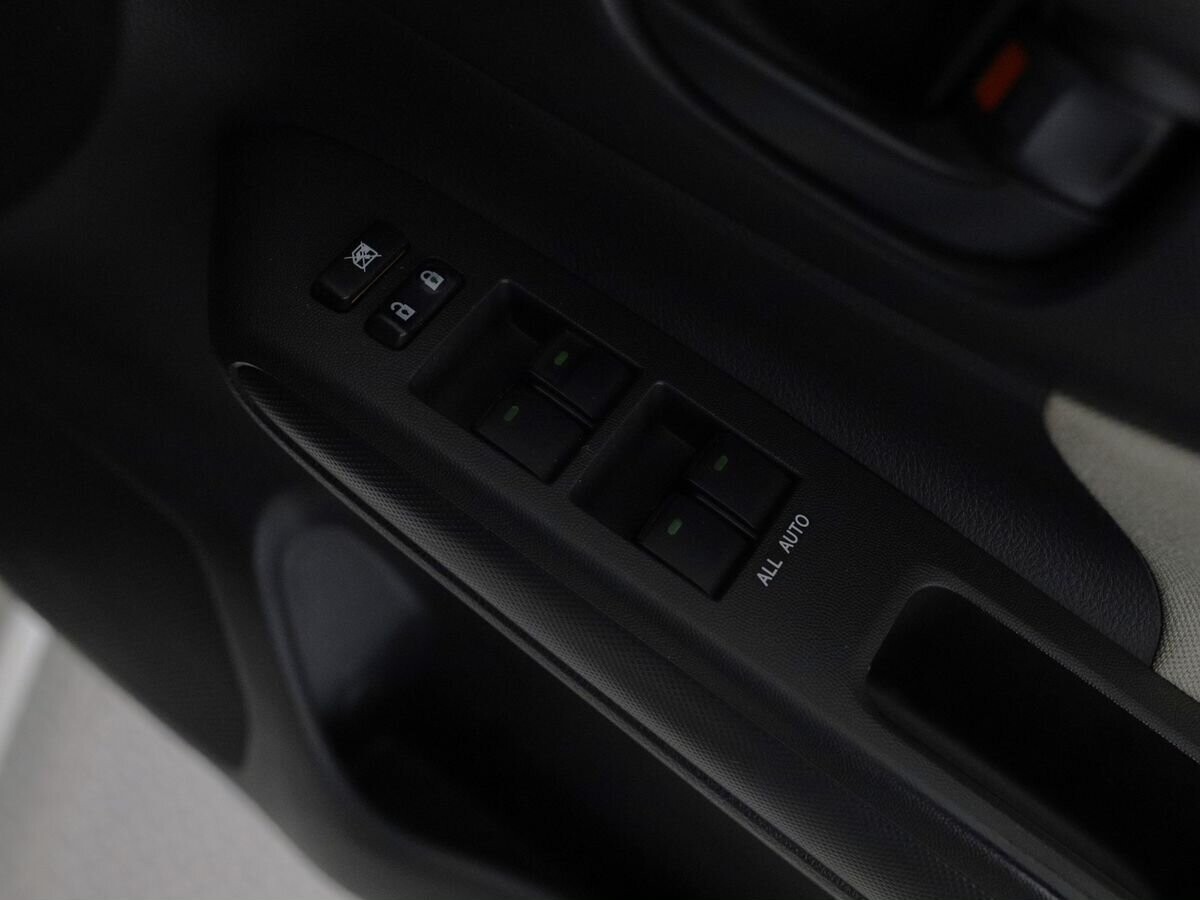 Toyota Wish 2011 - фото автомобиля