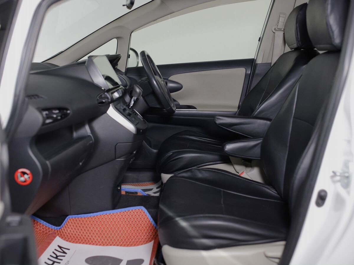 Toyota Wish 2011 - фото автомобиля