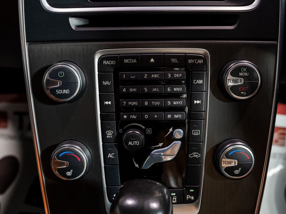 Volvo V60 2011 - фото автомобиля