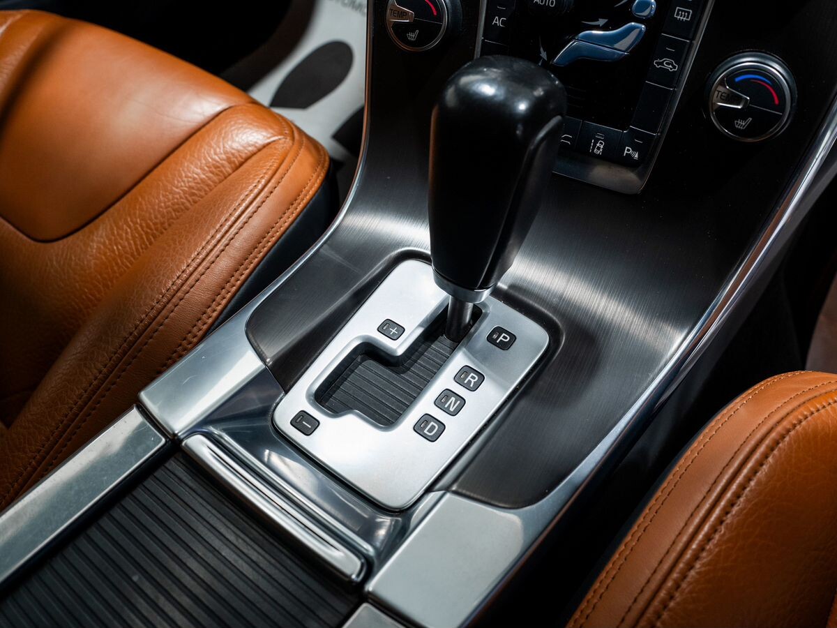 Volvo V60 2011 - фото автомобиля