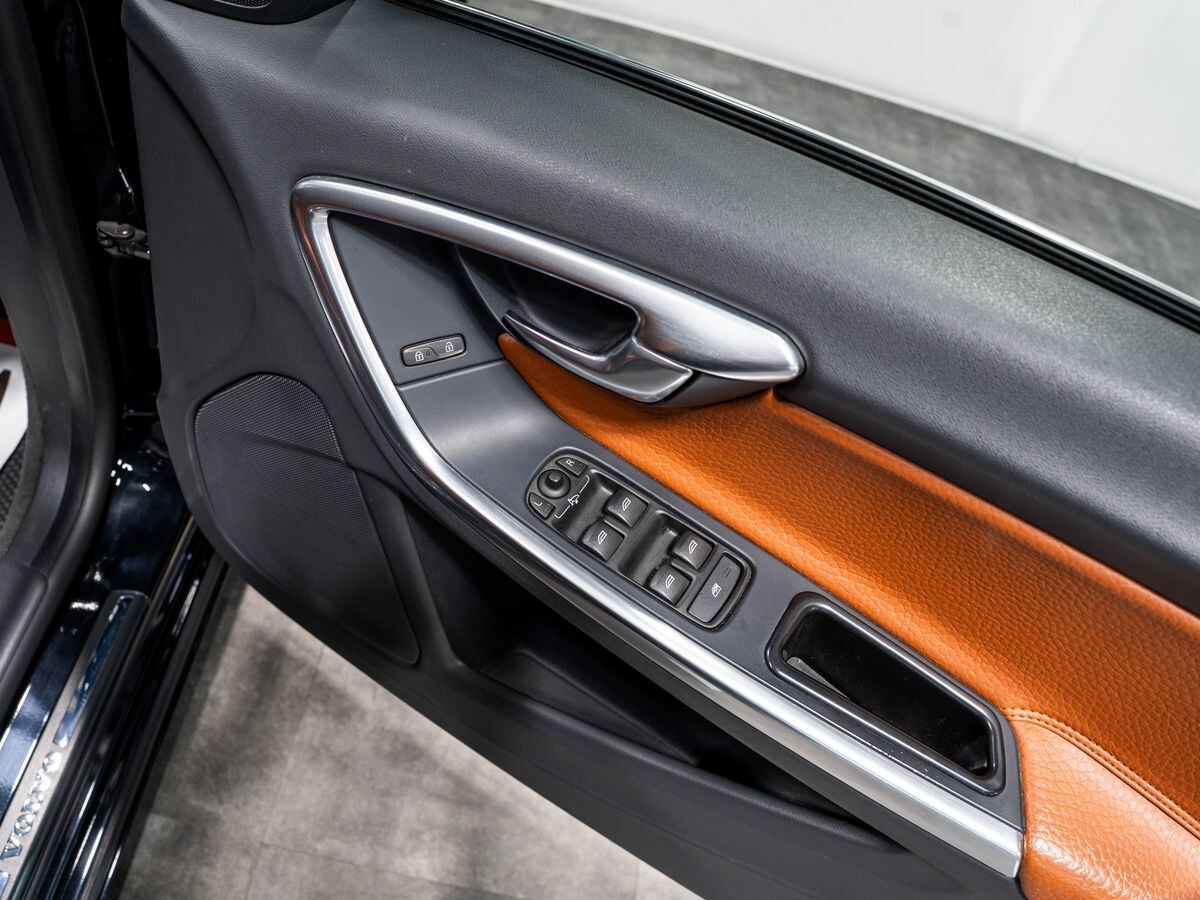 Volvo V60 2011 - фото автомобиля