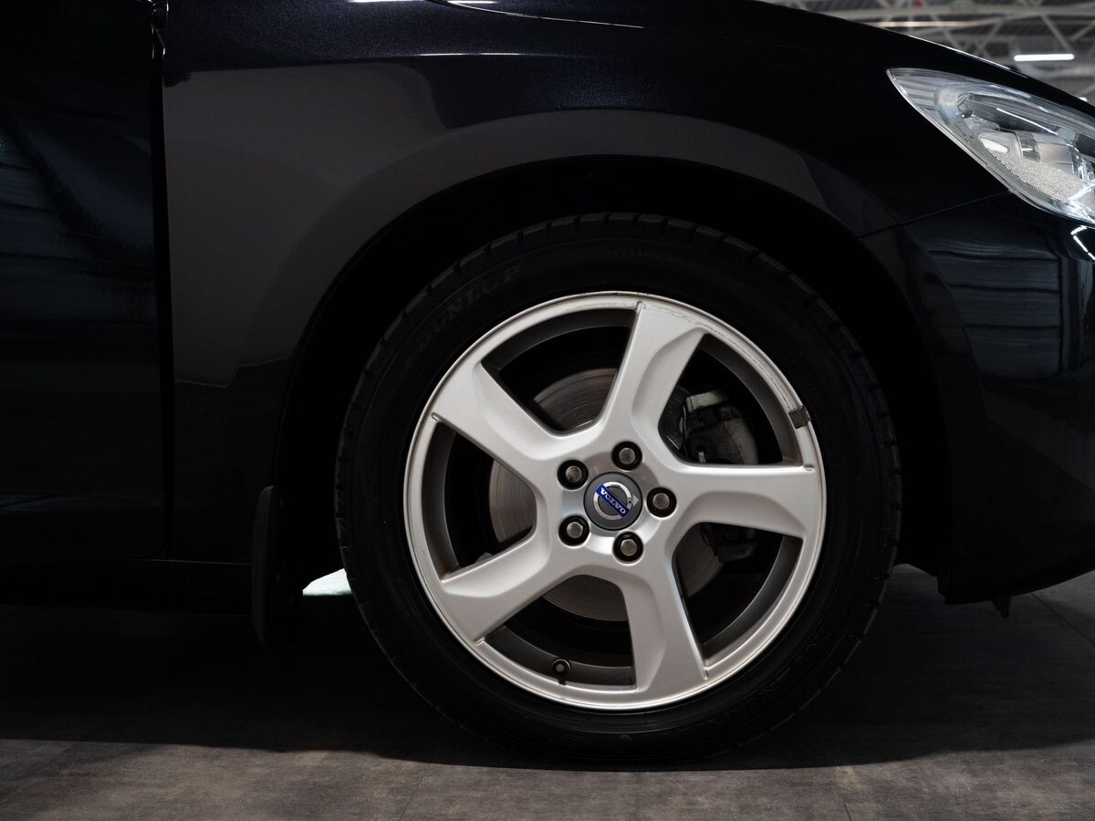 Volvo V60 2011 - фото автомобиля