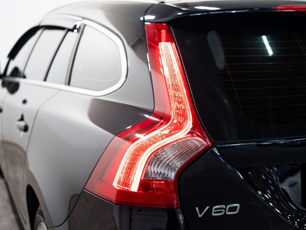 Volvo V60 2011 - фото автомобиля