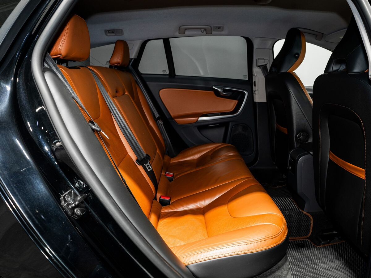 Volvo V60 2011 - фото автомобиля