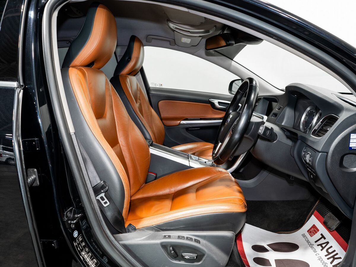 Volvo V60 2011 - фото автомобиля