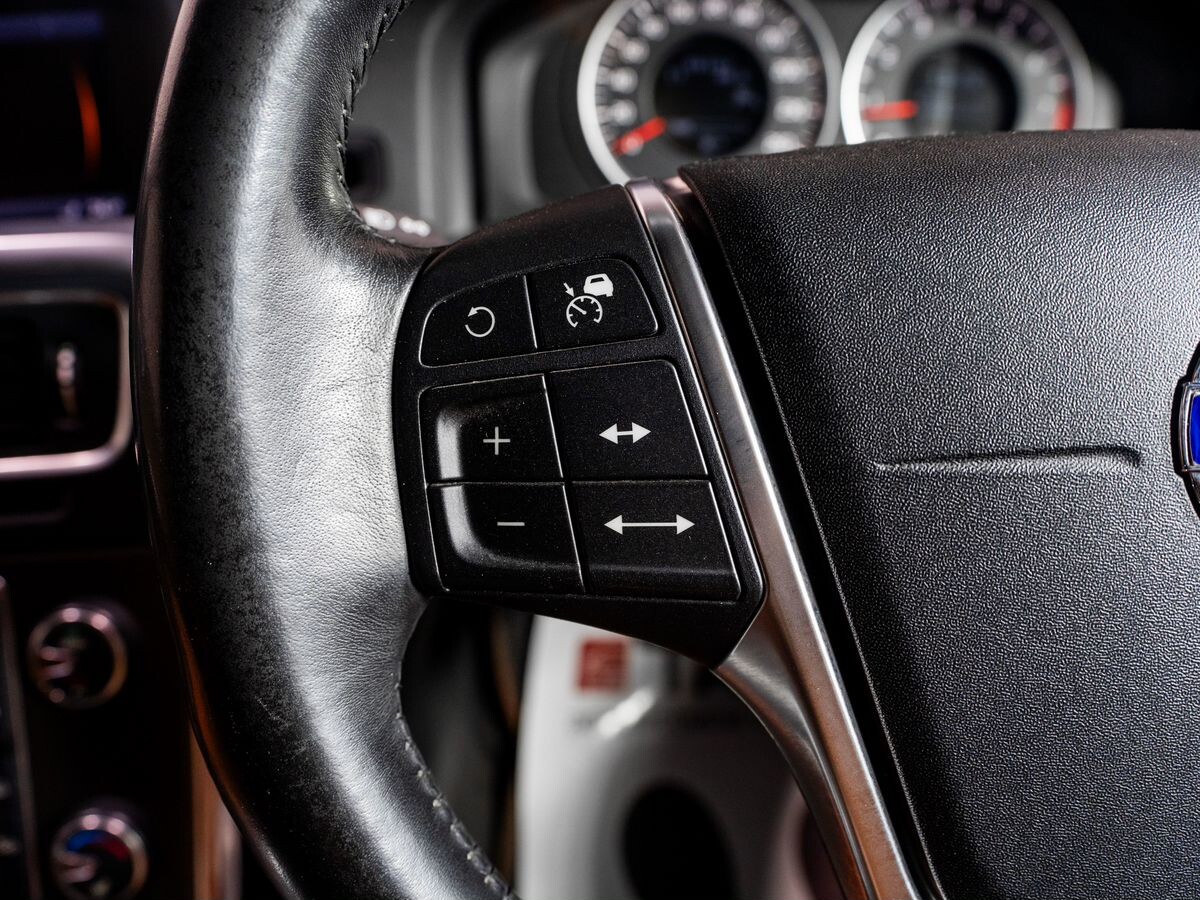 Volvo V60 2011 - фото автомобиля