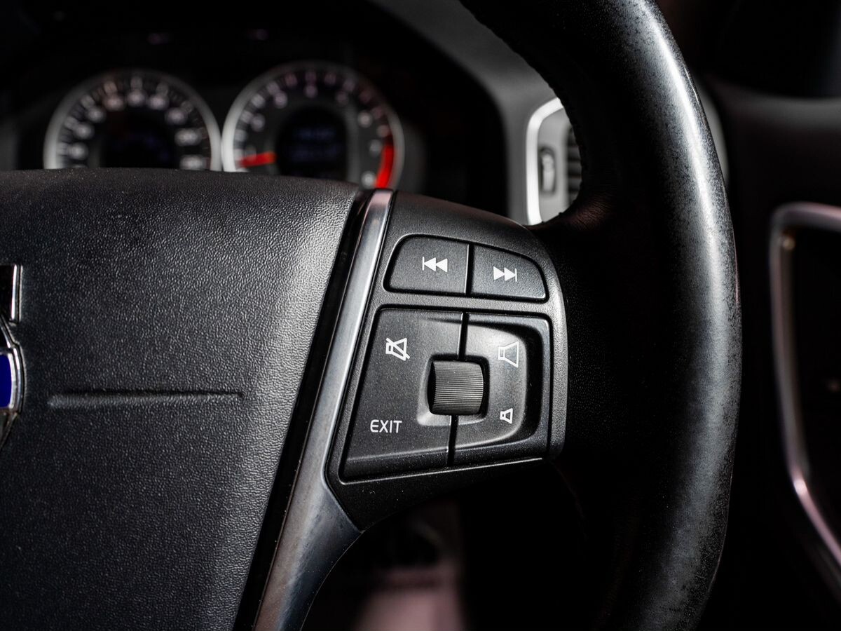 Volvo V60 2011 - фото автомобиля