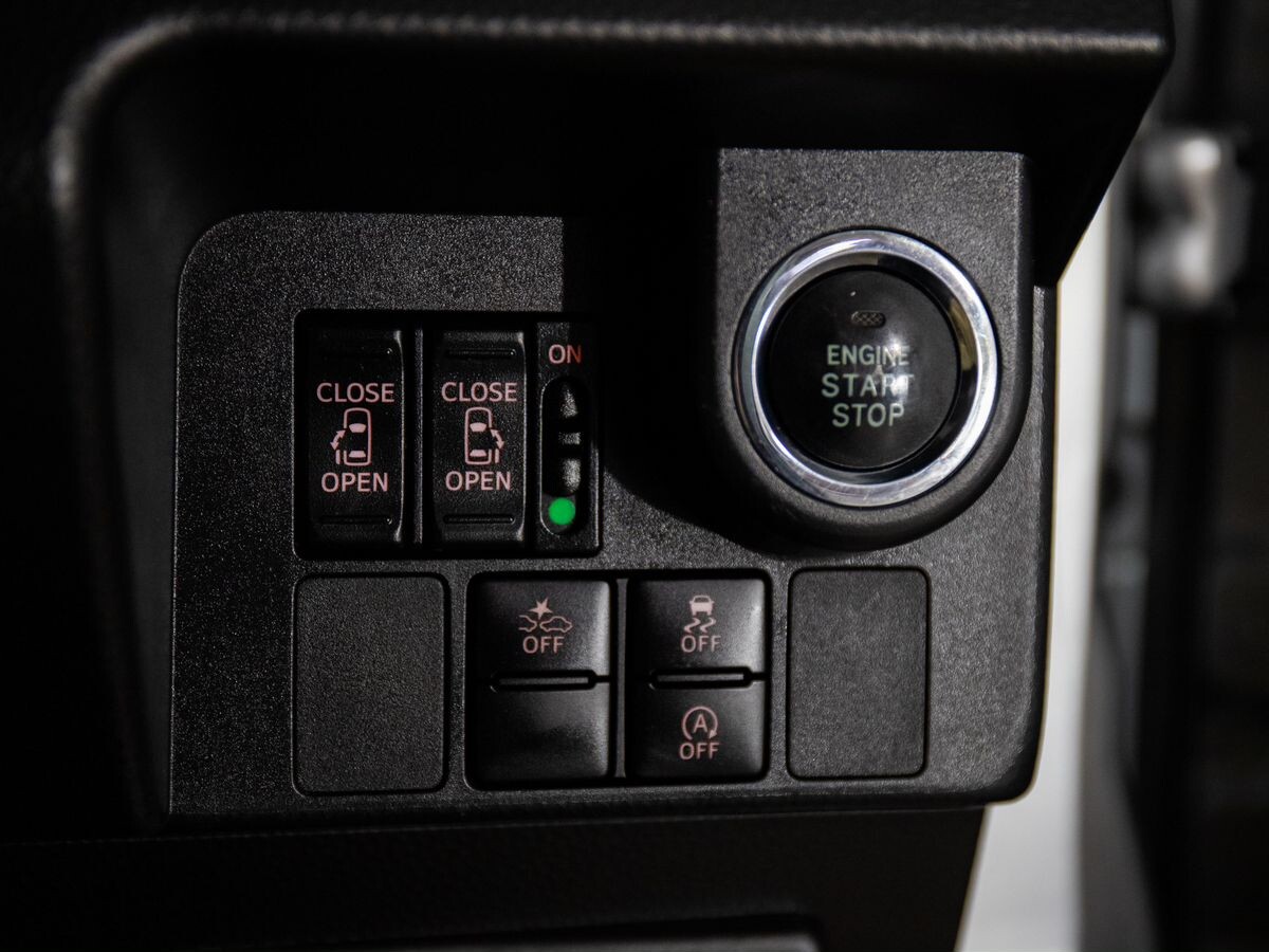 Toyota Tank 2017 - фото автомобиля