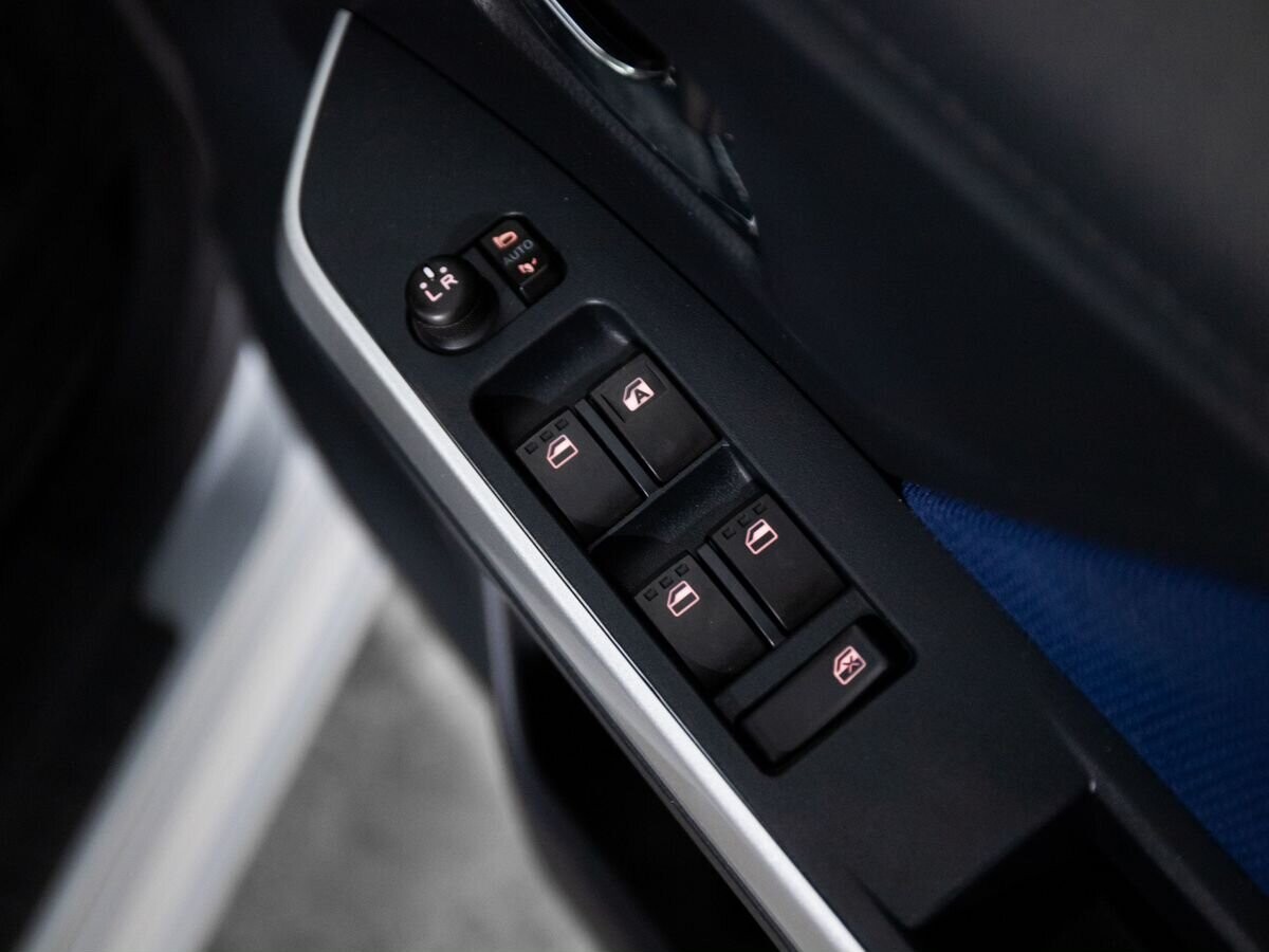 Toyota Tank 2017 - фото автомобиля