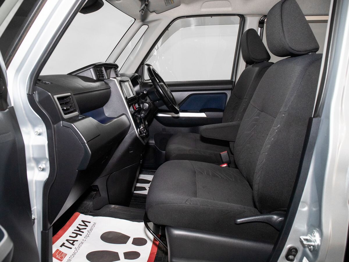 Toyota Tank 2017 - фото автомобиля