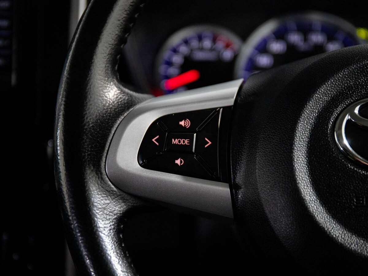 Toyota Tank 2017 - фото автомобиля