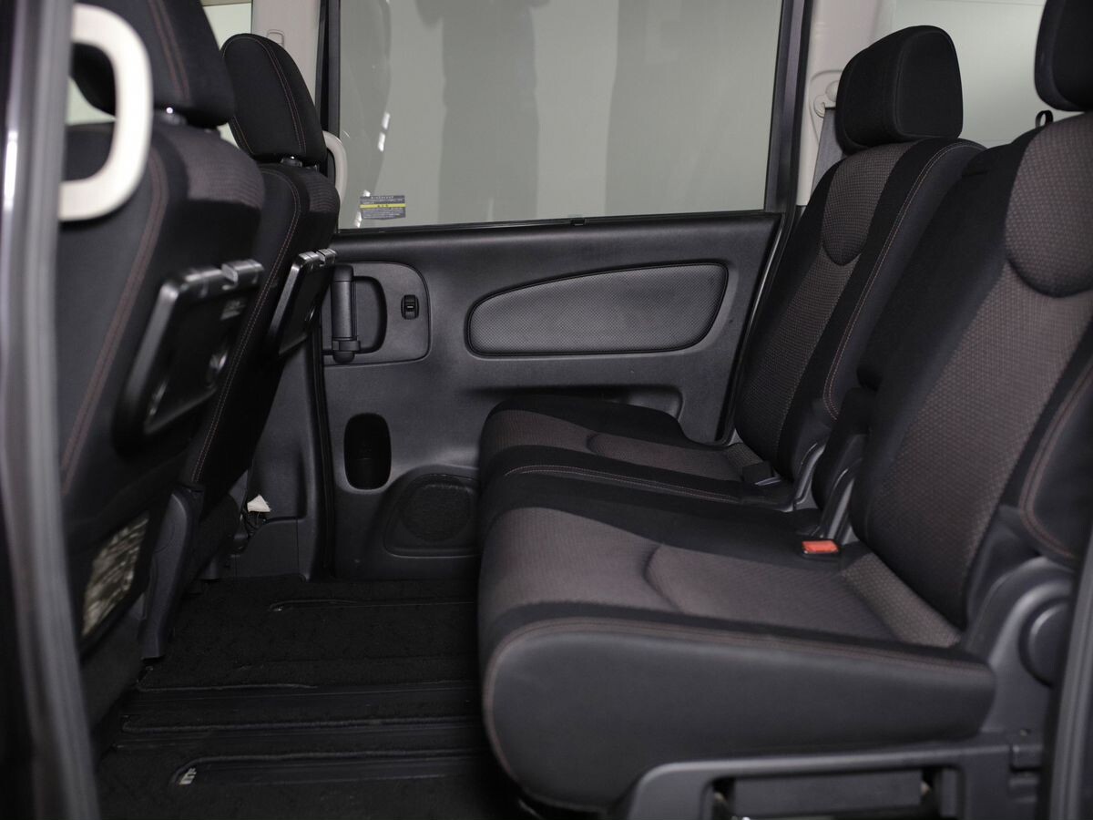 Nissan Serena 2012 - фото автомобиля