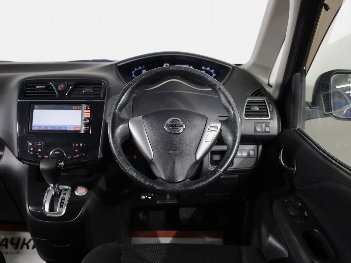 Nissan Serena 2012 - фото автомобиля