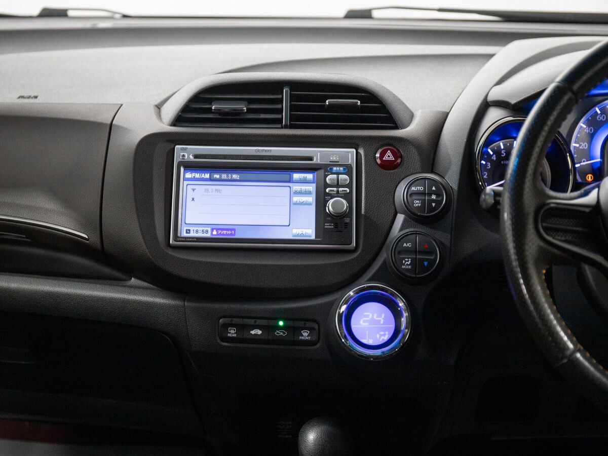 Honda Fit Shuttle 2012 - фото автомобиля