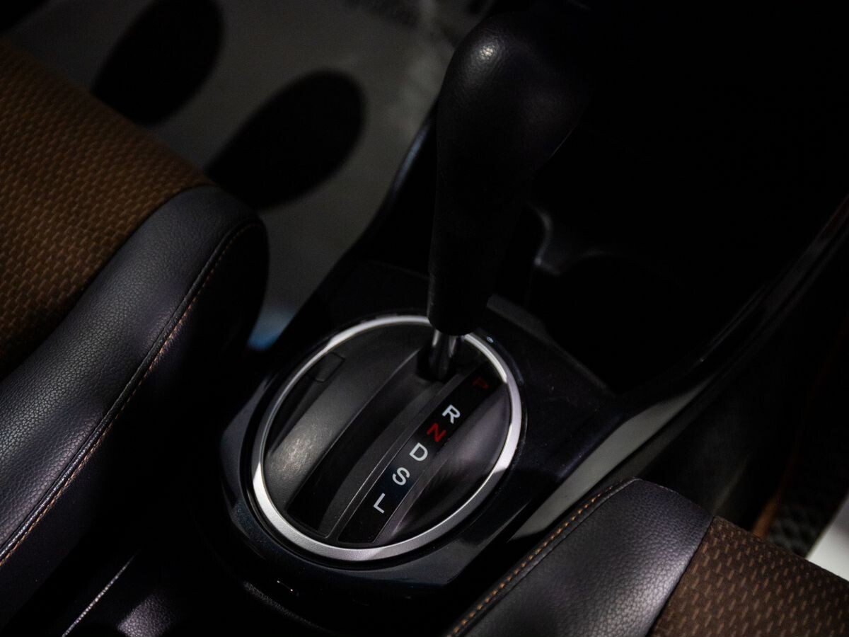 Honda Fit Shuttle 2012 - фото автомобиля