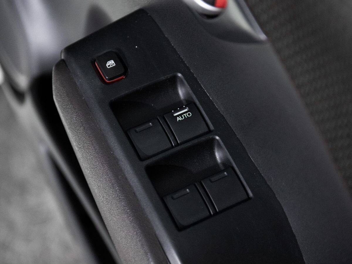 Honda Fit Shuttle 2012 - фото автомобиля