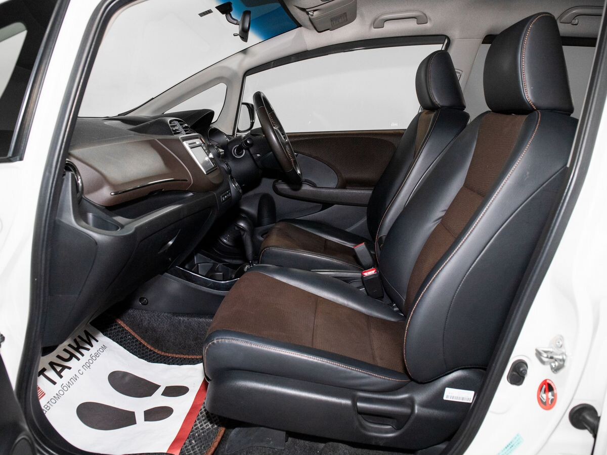 Honda Fit Shuttle 2012 - фото автомобиля