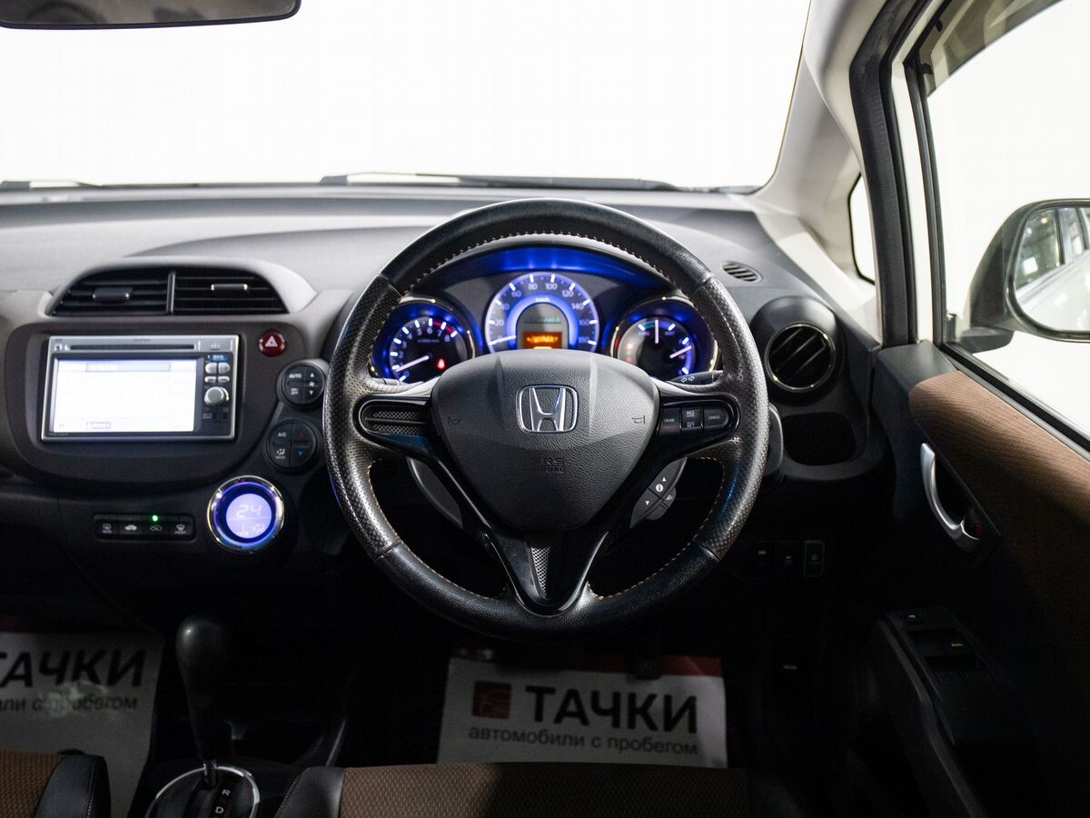 Honda Fit Shuttle 2012 - фото автомобиля