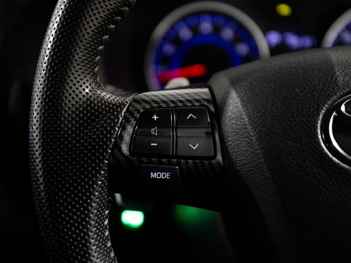 Toyota Wish 2013 - фото автомобиля