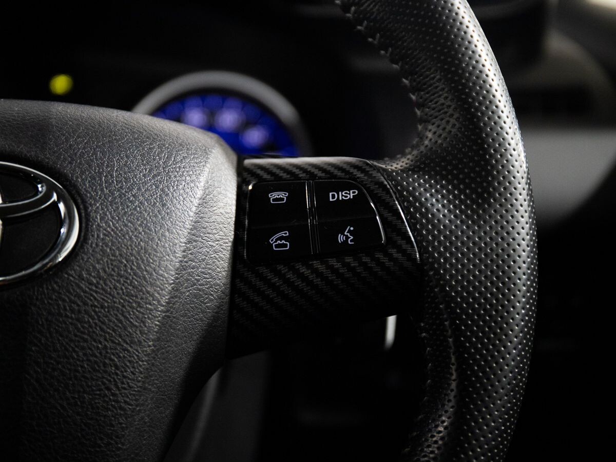 Toyota Wish 2013 - фото автомобиля