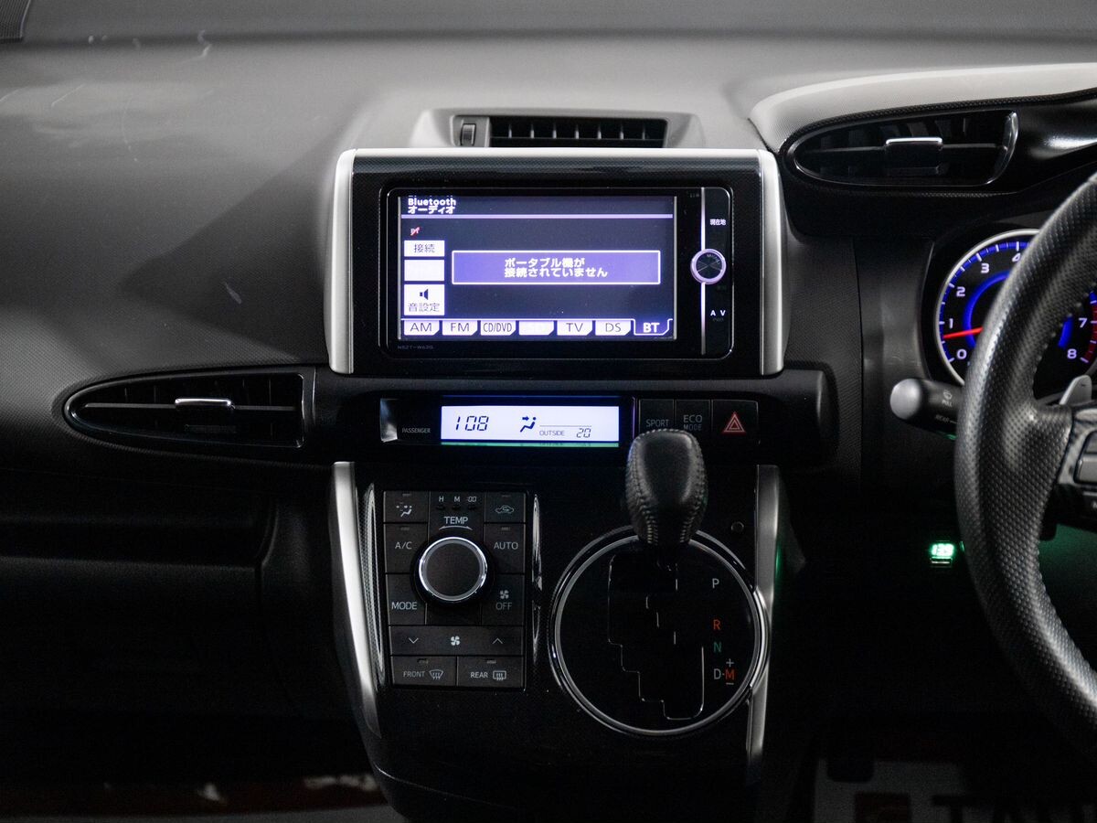 Toyota Wish 2013 - фото автомобиля