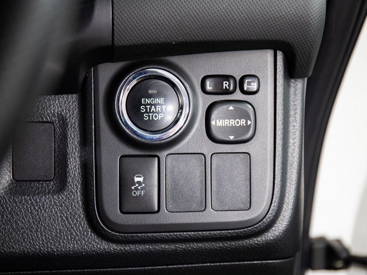 Toyota Wish 2013 - фото автомобиля