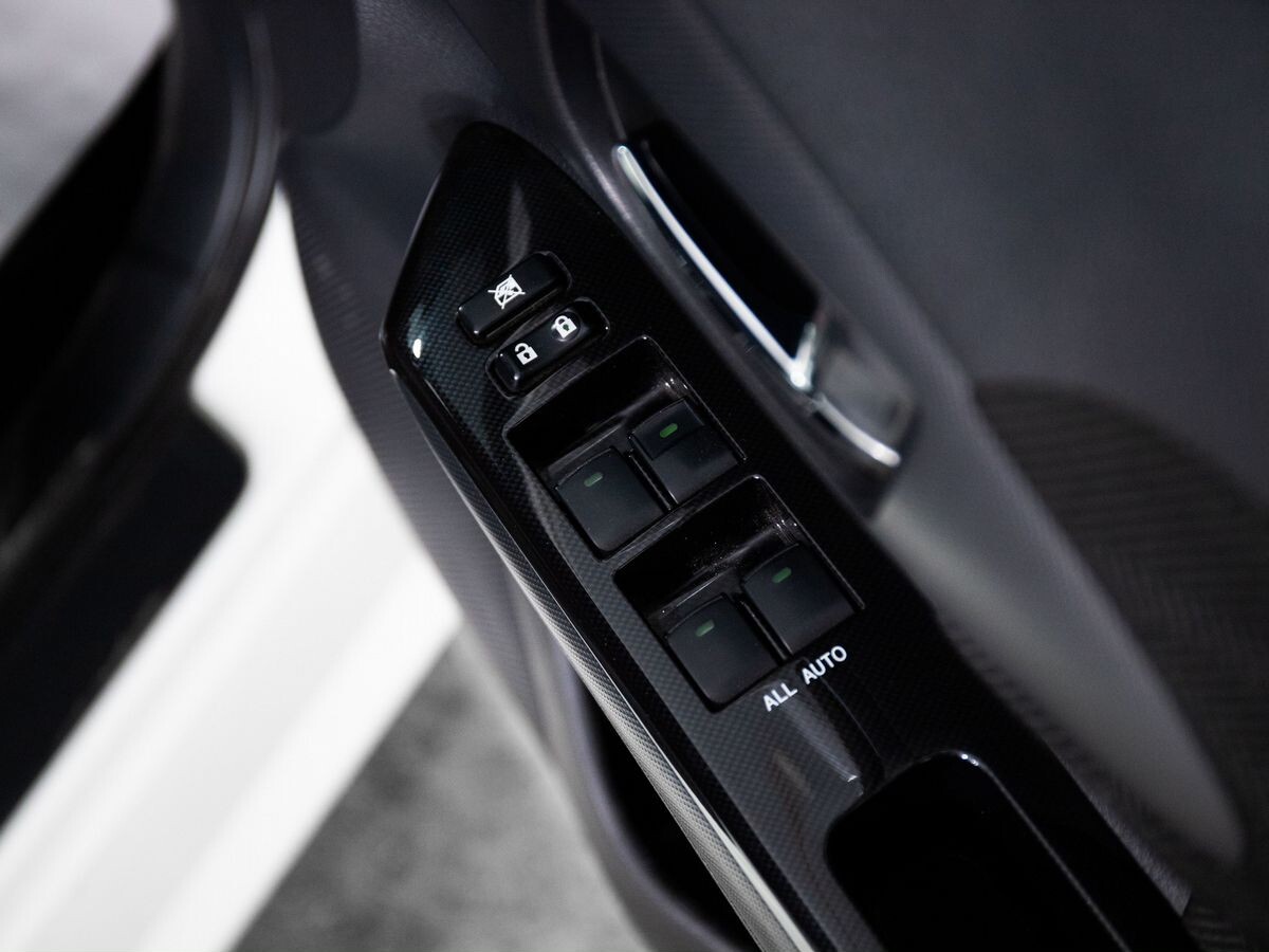 Toyota Wish 2013 - фото автомобиля