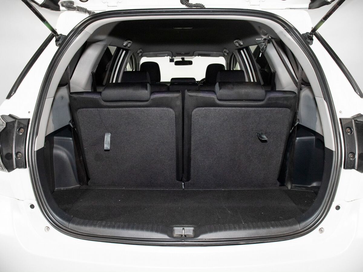 Toyota Wish 2013 - фото автомобиля