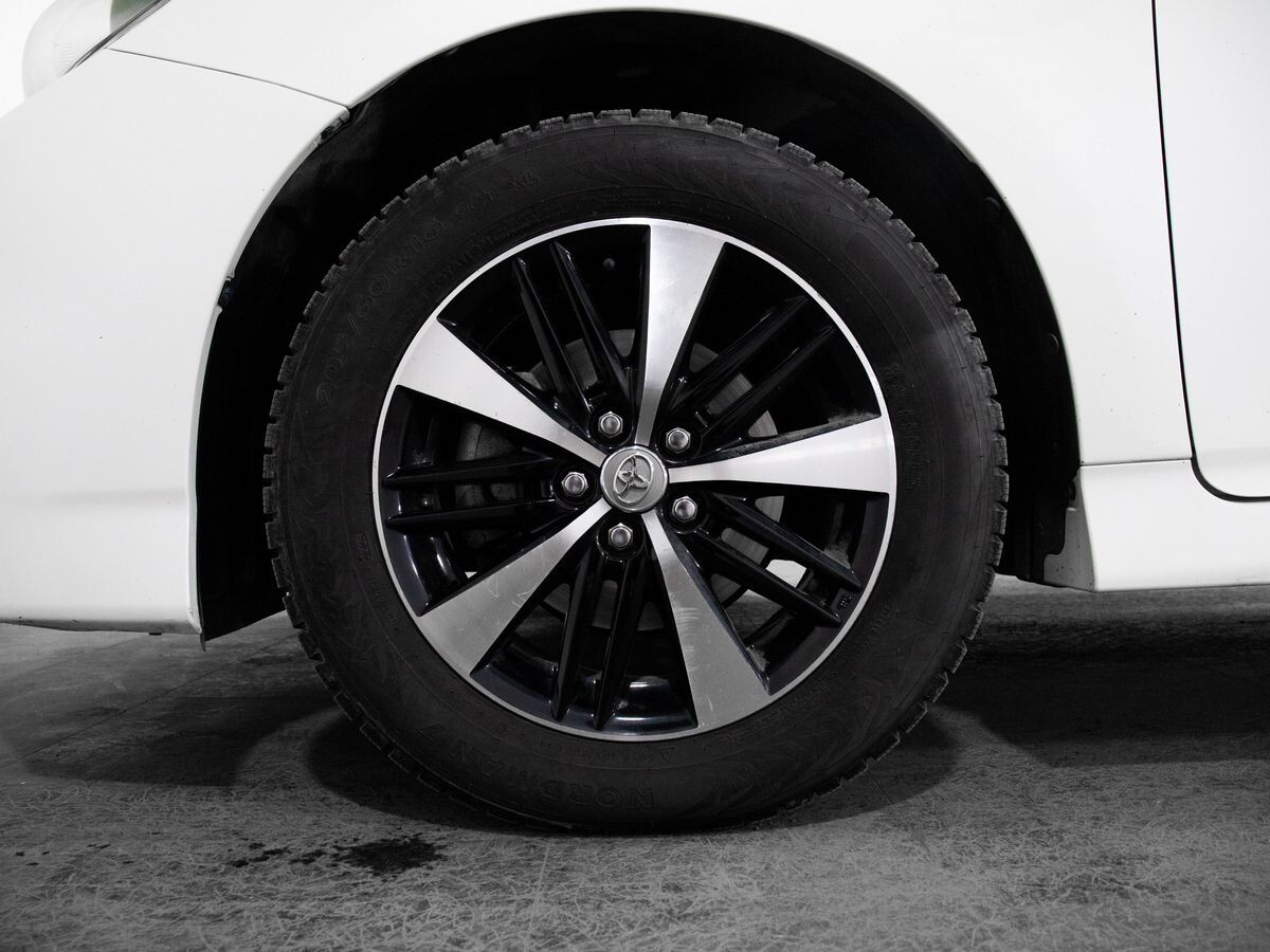 Toyota Wish 2013 - фото автомобиля