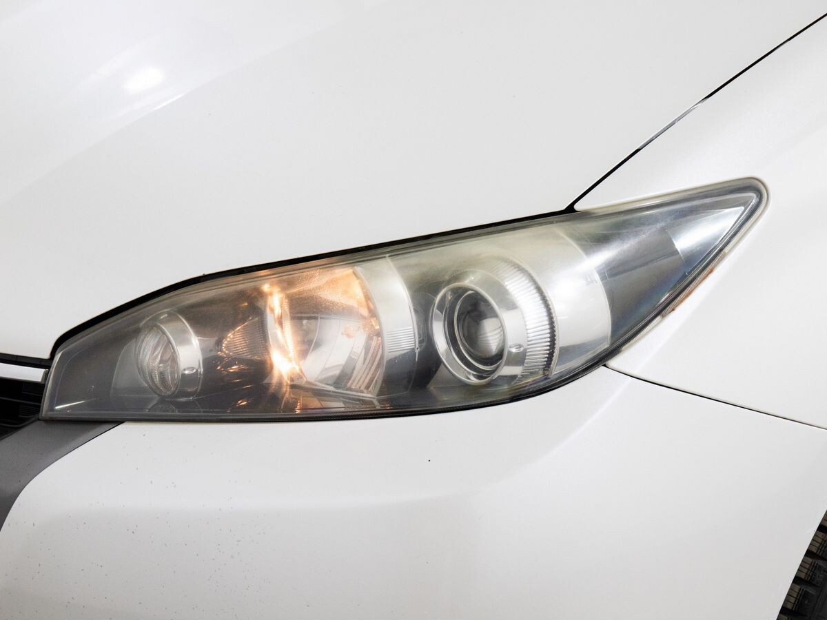 Toyota Wish 2013 - фото автомобиля