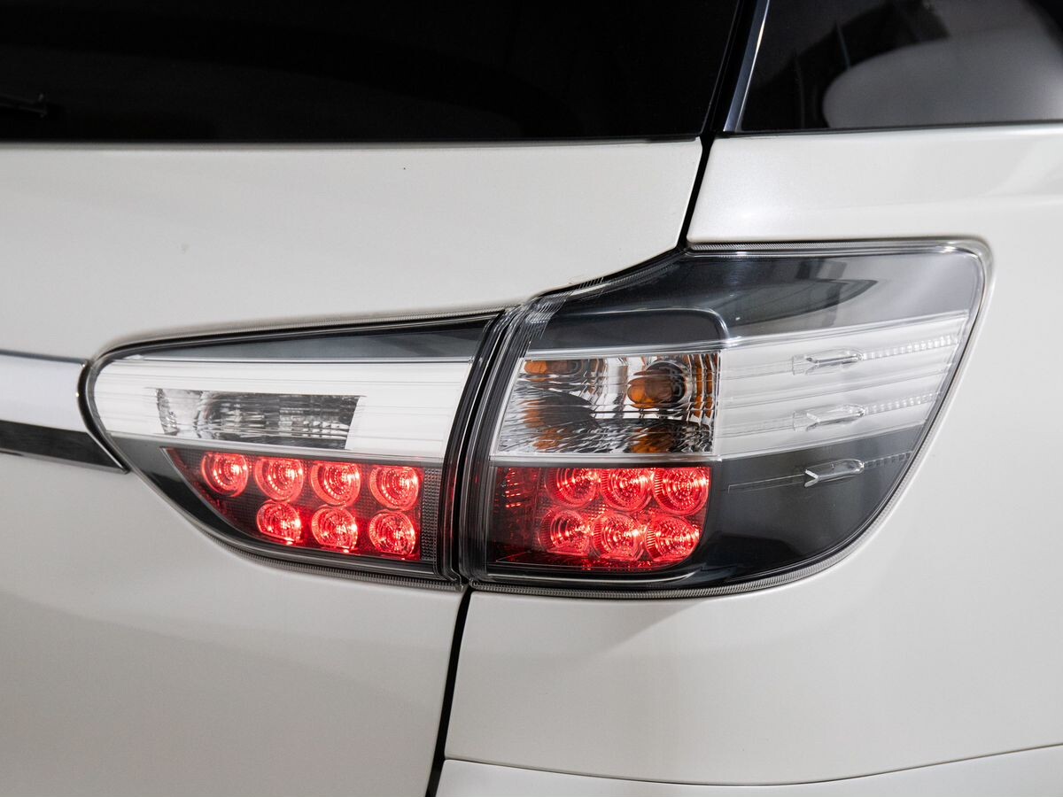 Toyota Wish 2013 - фото автомобиля