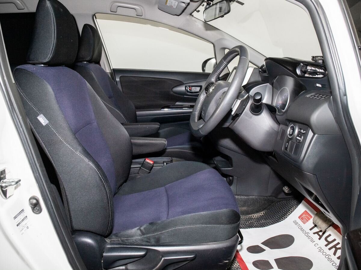 Toyota Wish 2013 - фото автомобиля