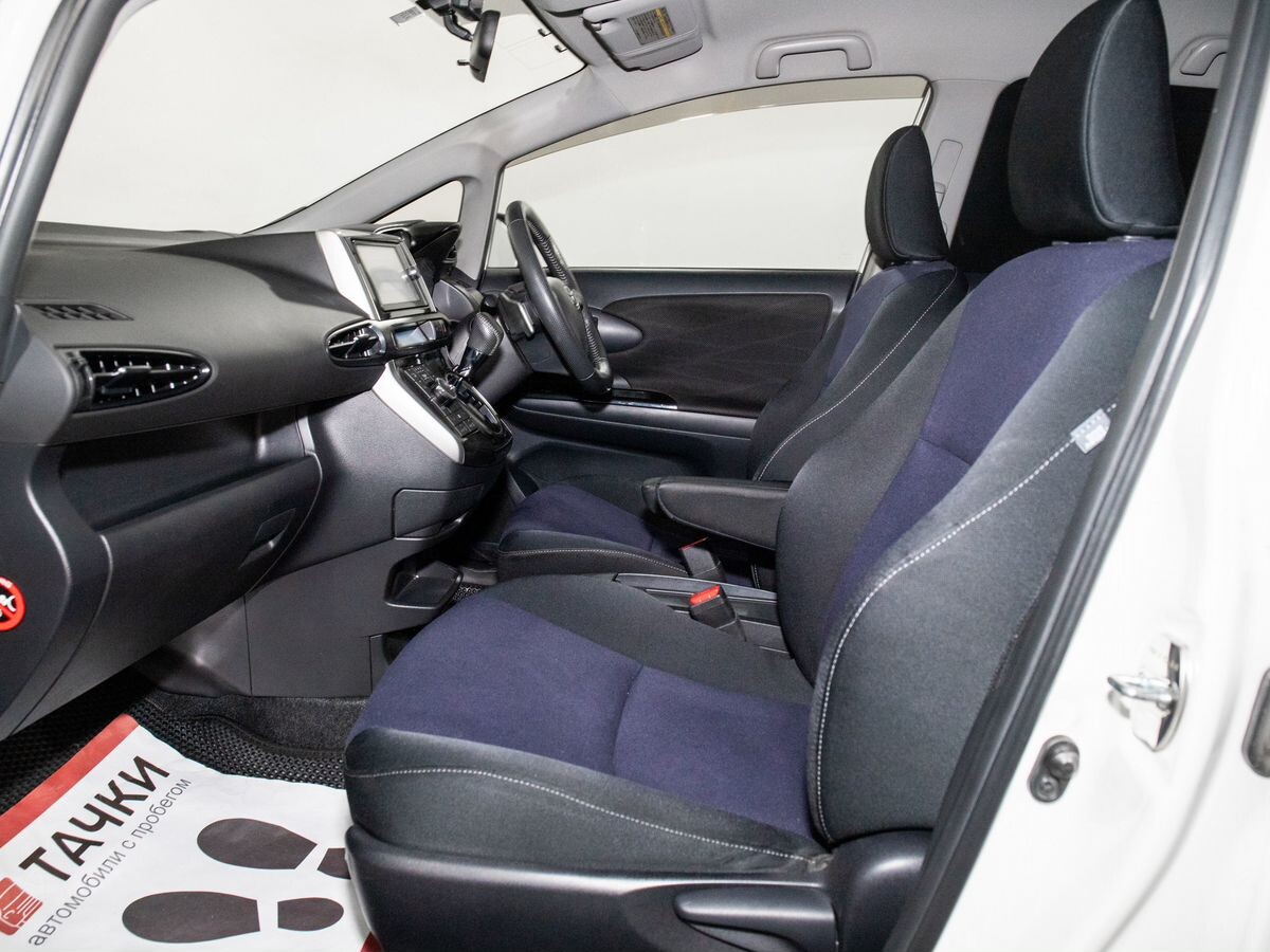 Toyota Wish 2013 - фото автомобиля