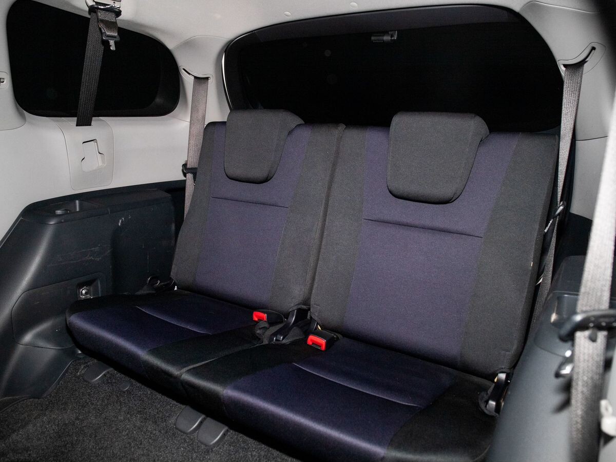 Toyota Wish 2013 - фото автомобиля