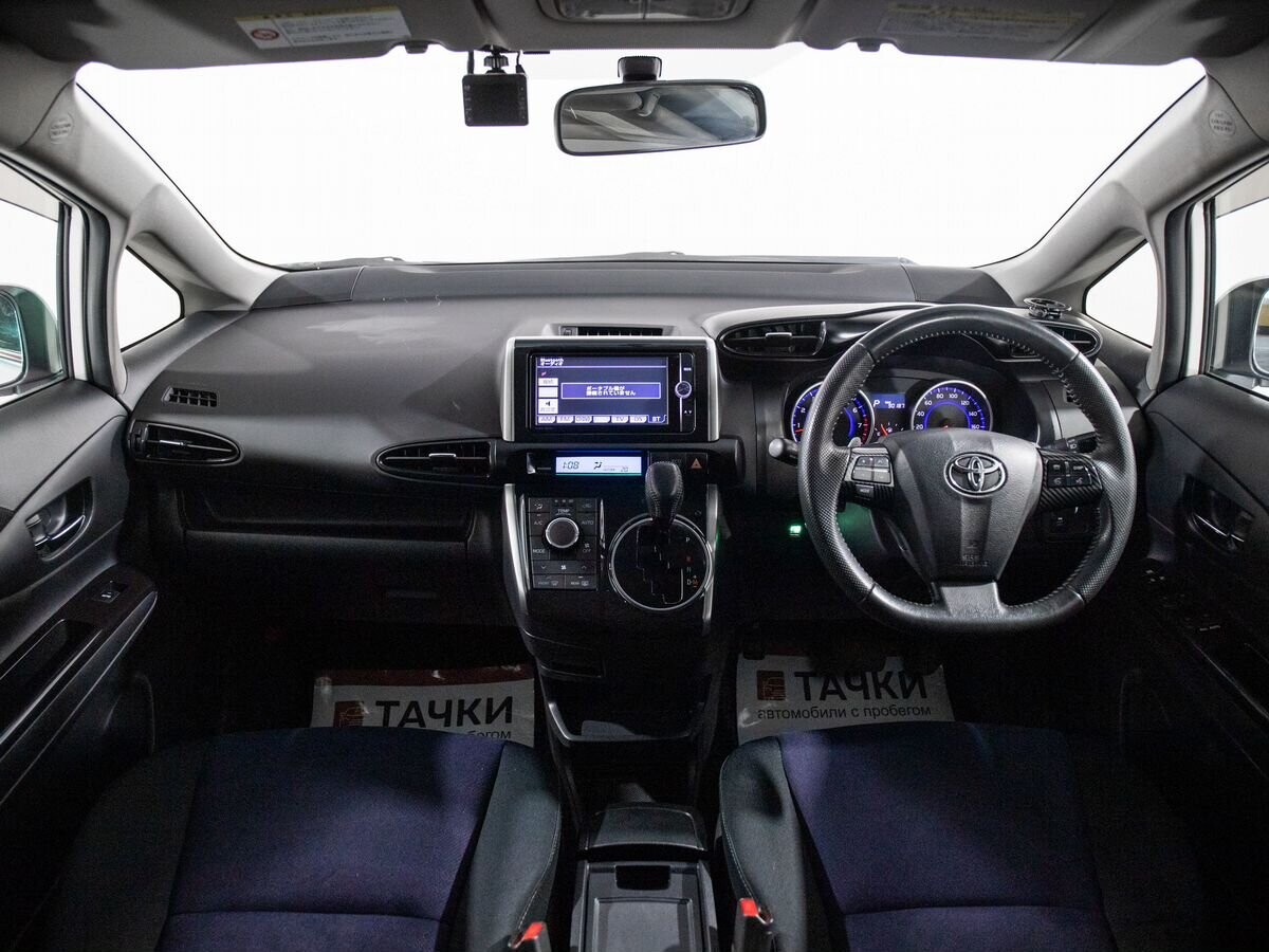 Toyota Wish 2013 - фото автомобиля