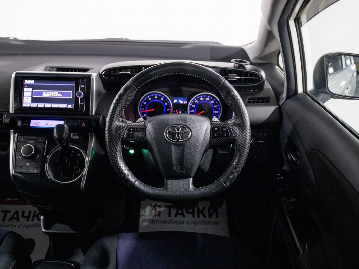 Toyota Wish 2013 - фото автомобиля