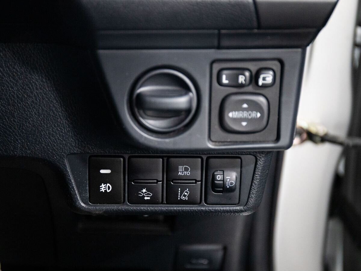 Toyota Corolla Fielder 2018 - фото автомобиля