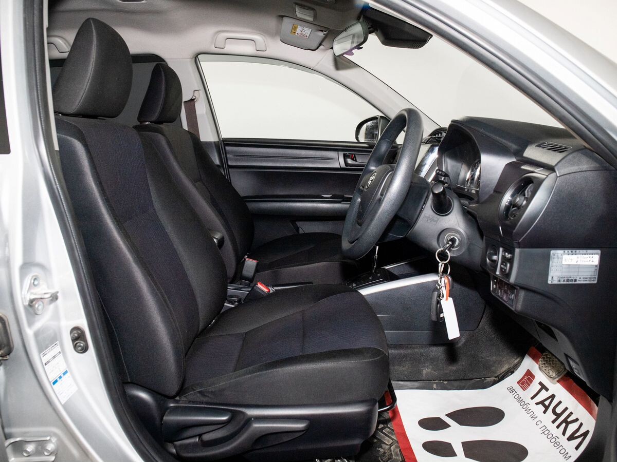 Toyota Corolla Fielder 2018 - фото автомобиля