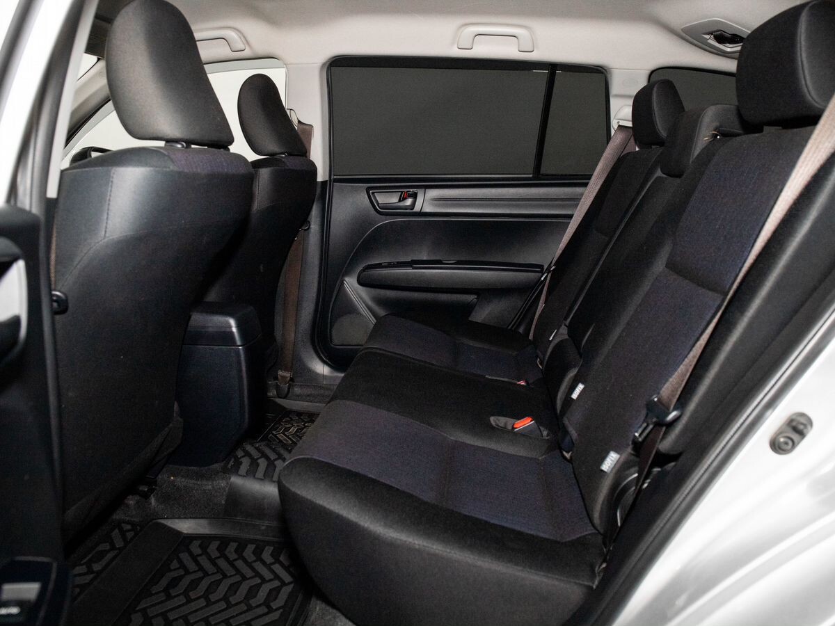 Toyota Corolla Fielder 2018 - фото автомобиля