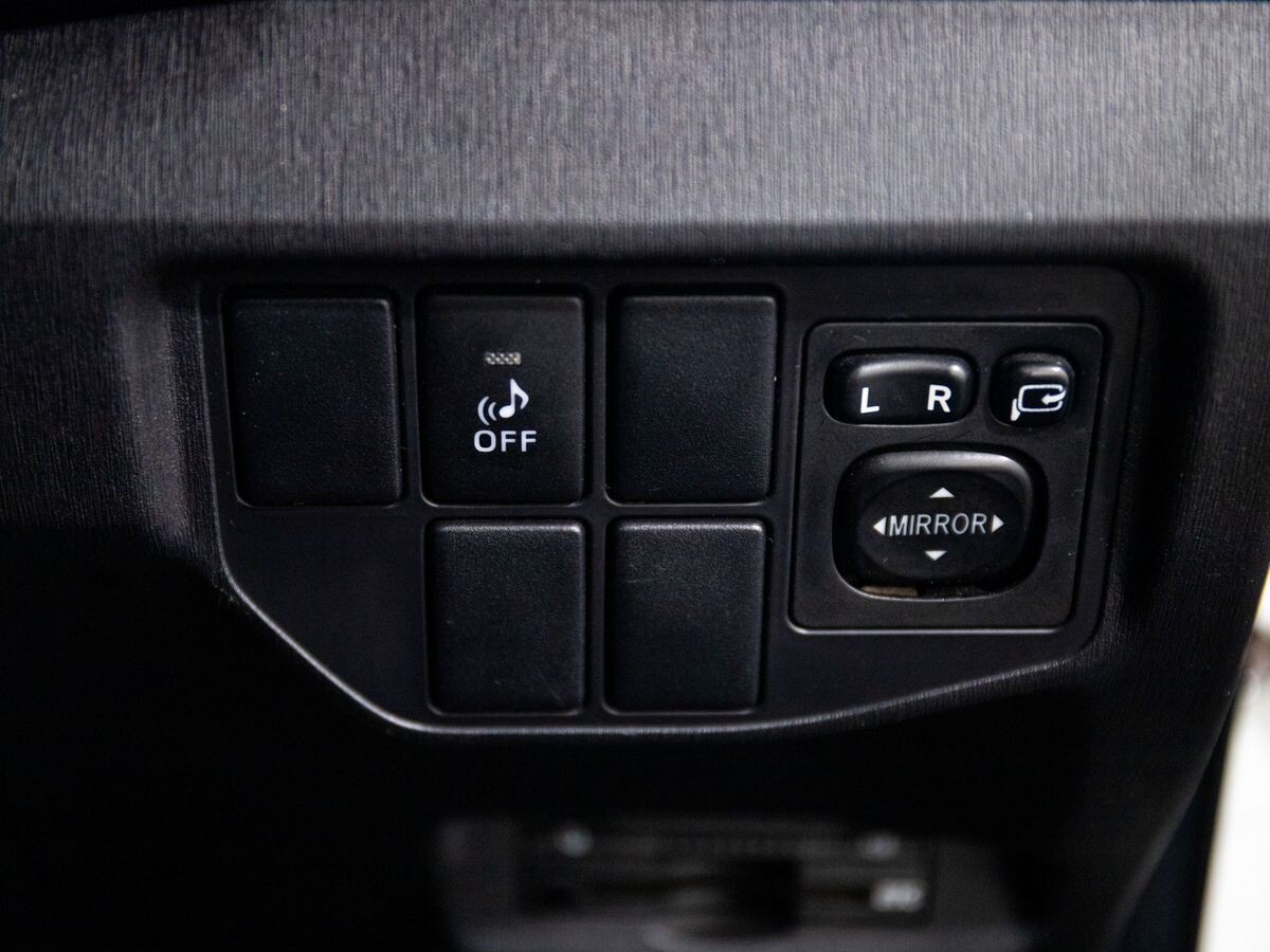 Toyota Prius 2014 - фото автомобиля